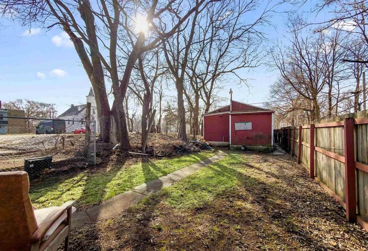1206 W Johnson St - Photo 4 of 20