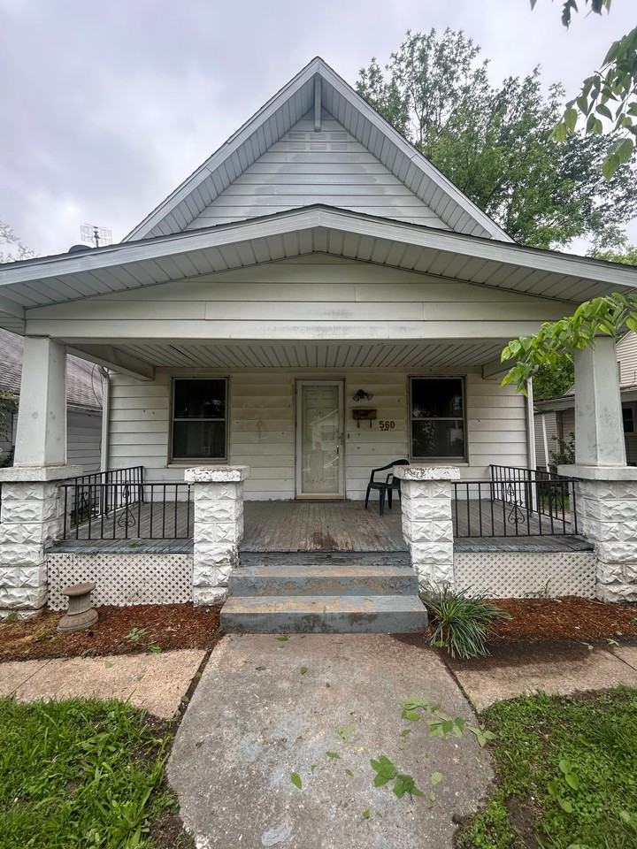560 Highland Ave - Photo 4 of 18