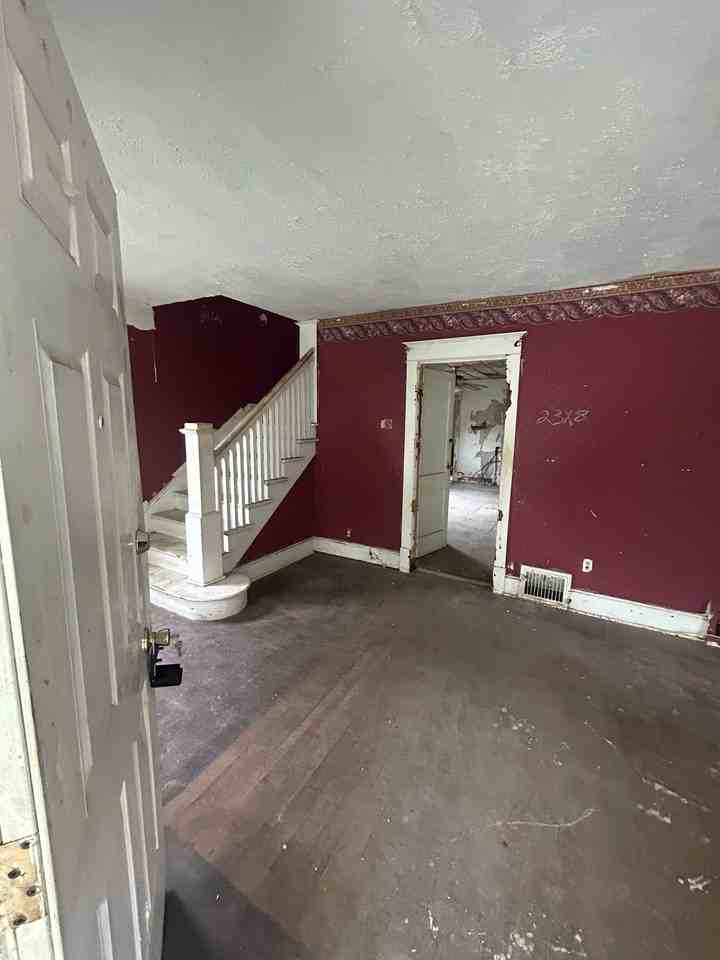 560 Highland Ave - Photo 5 of 18