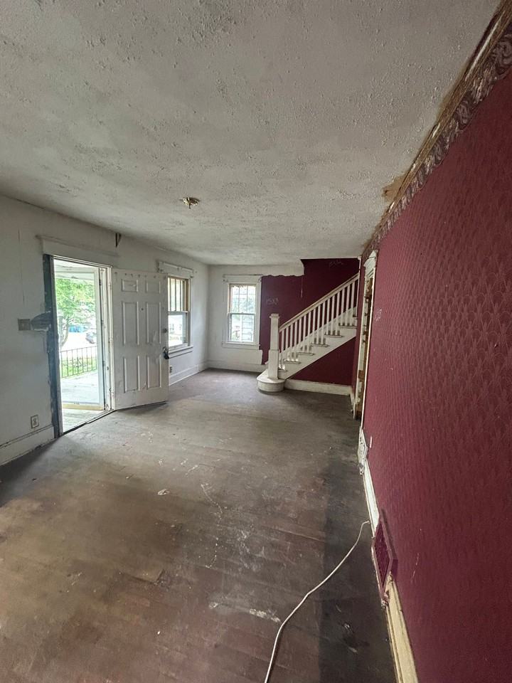 560 Highland Ave - Photo 6 of 18