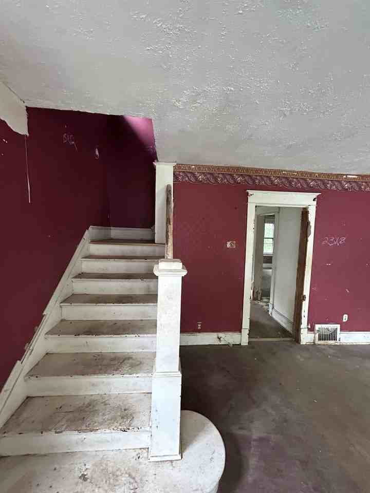 560 Highland Ave - Photo 7 of 18