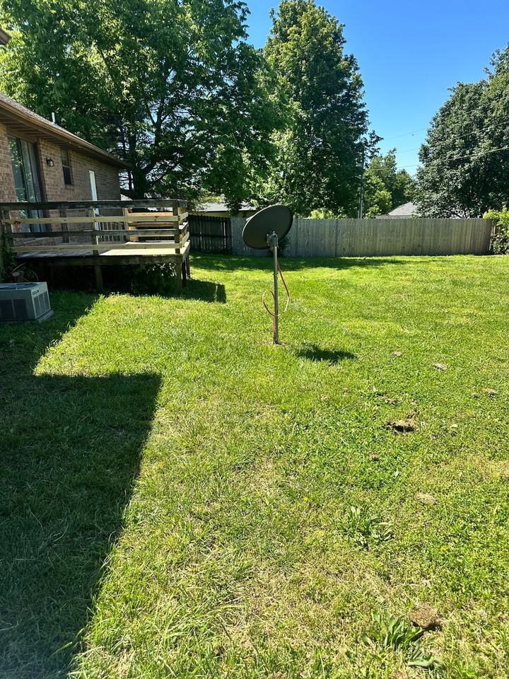 707 S Poplar St - Photo 3 of 14