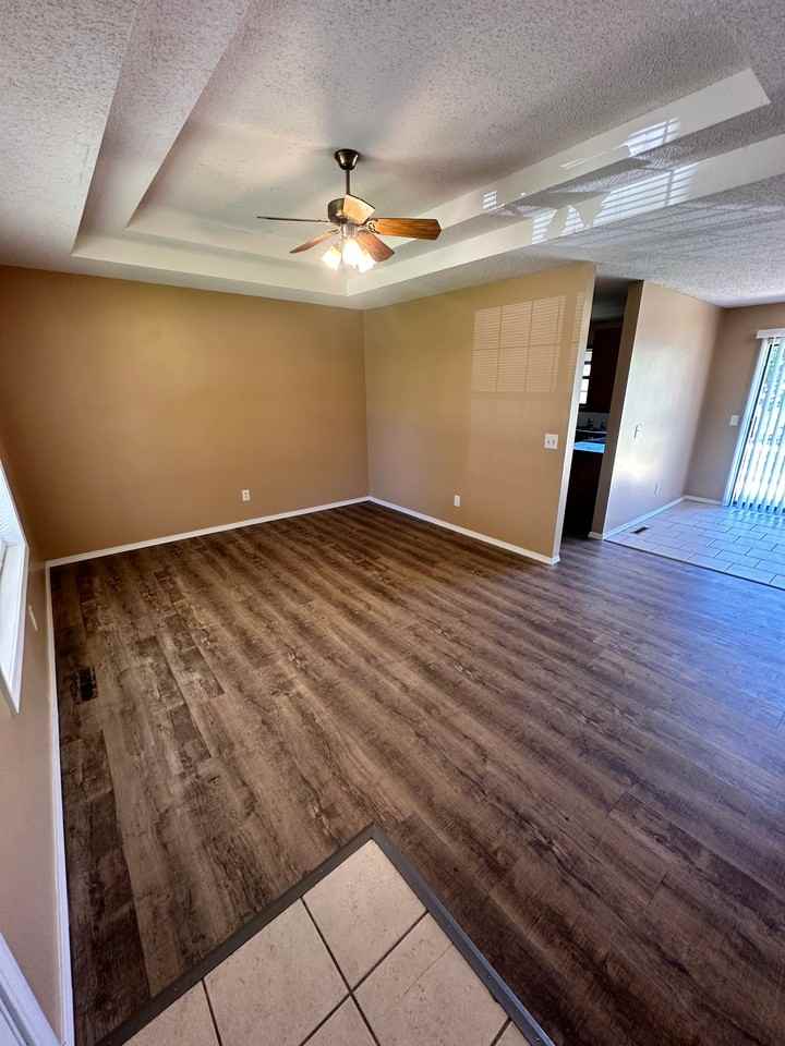707 S Poplar St - Photo 5 of 14