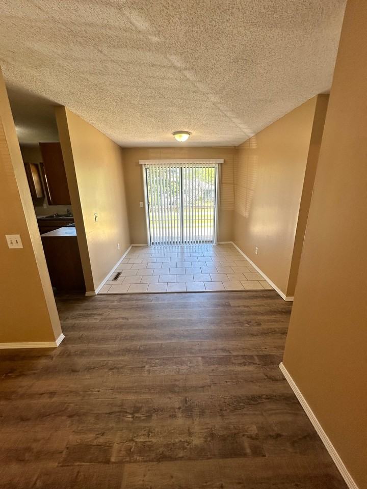 707 S Poplar St - Photo 6 of 14