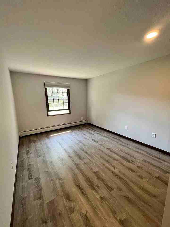 1015 11th Ave S #6 - Photo 6 of 9
