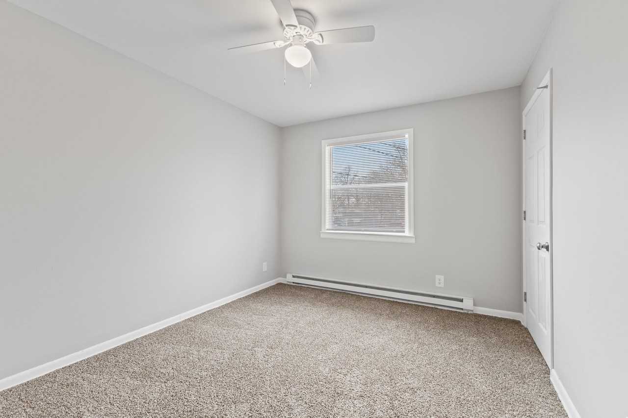 4200 N Arlington Ave #3 - Photo 4 of 13
