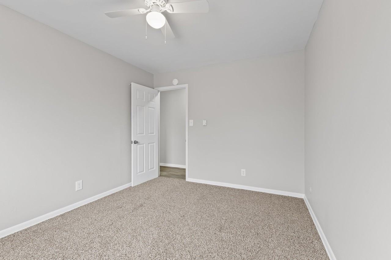 4200 N Arlington Ave #3 - Photo 5 of 13