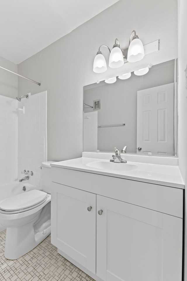 4200 N Arlington Ave #3 - Photo 7 of 13