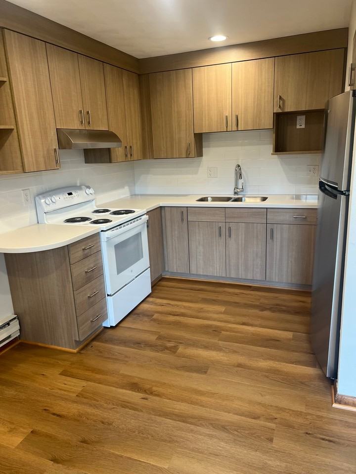 990 Somerset Dr #10 - Photo 2 of 5