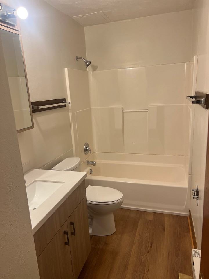 990 Somerset Dr #10 - Photo 3 of 5