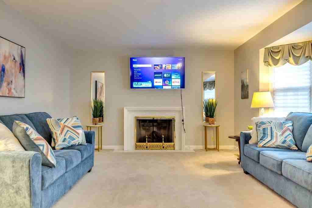 10 Eastmoreland Pl - Photo 3 of 17