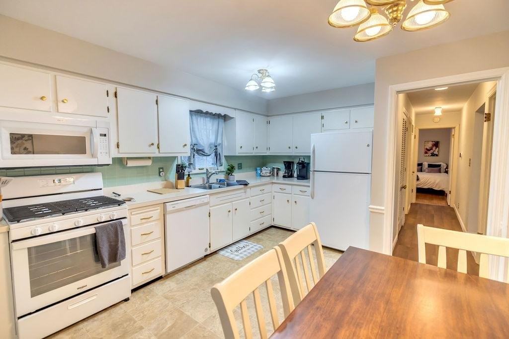 10 Eastmoreland Pl - Photo 7 of 17