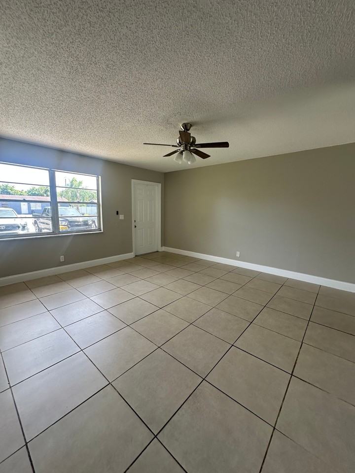 4562 Gulfstream Rd #4560 - Photo 3 of 10