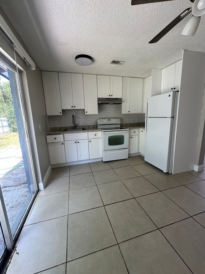 4562 Gulfstream Rd #4560 - Photo 4 of 10