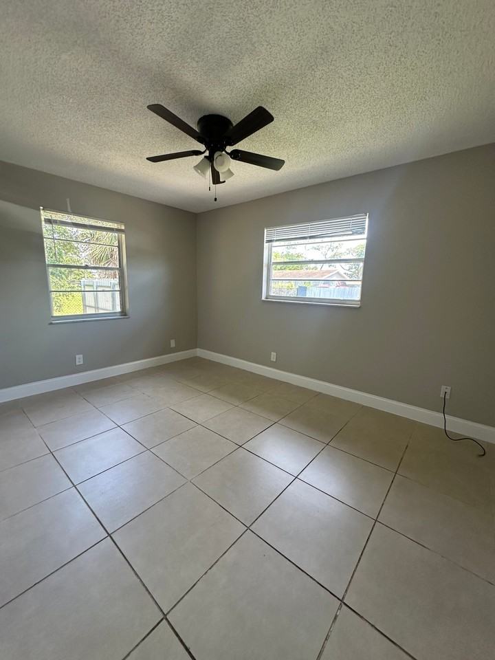 4562 Gulfstream Rd #4560 - Photo 6 of 10