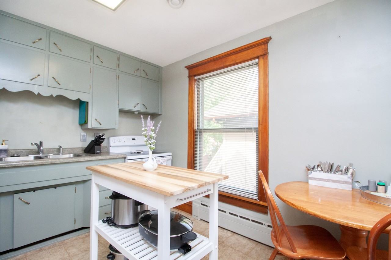 421 1/2 Washington St - Photo 2 of 16