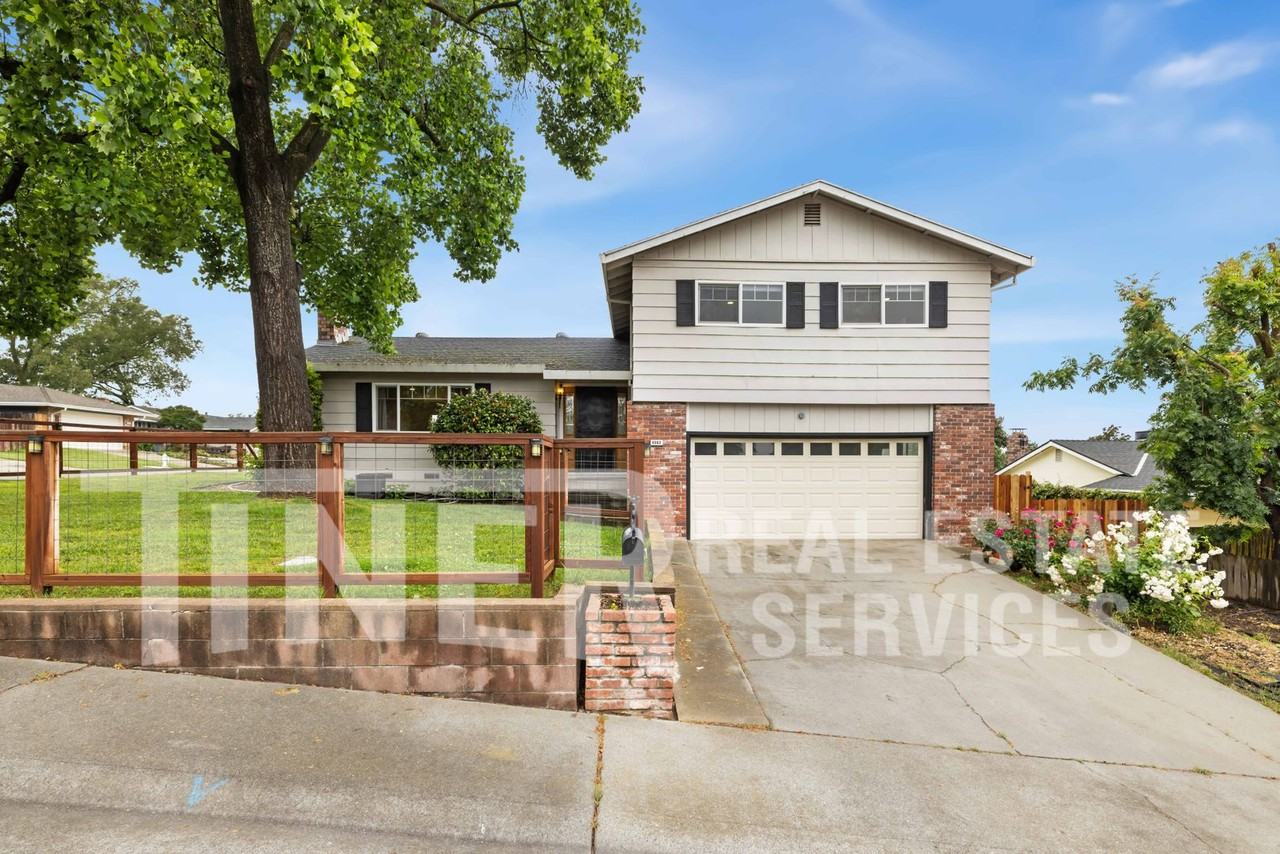 6982 Pampas Way