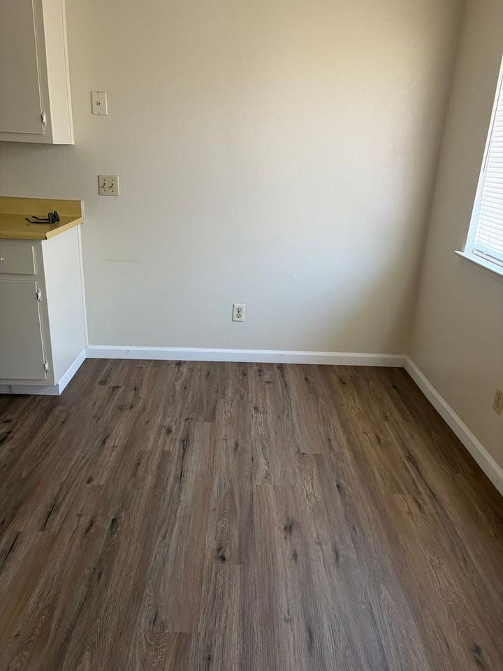a2501w - Photo 2 of 7