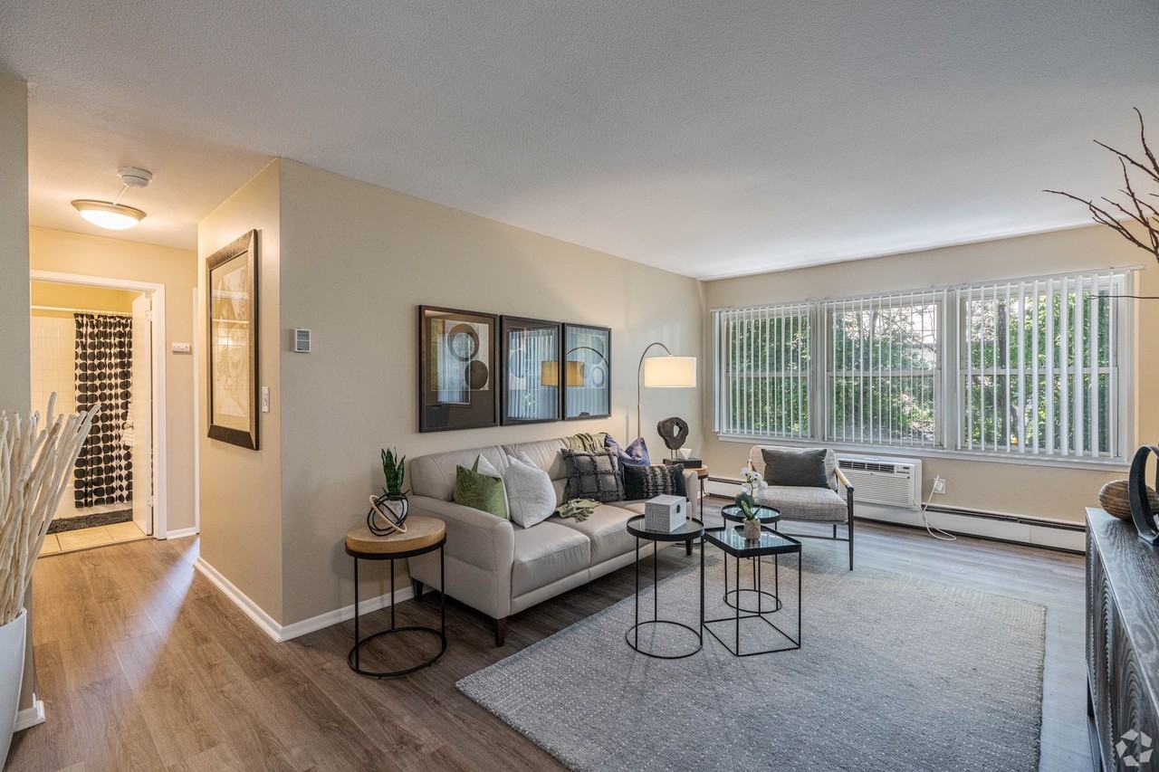 Colonial Terrace Apartments - Photo 2 of 27