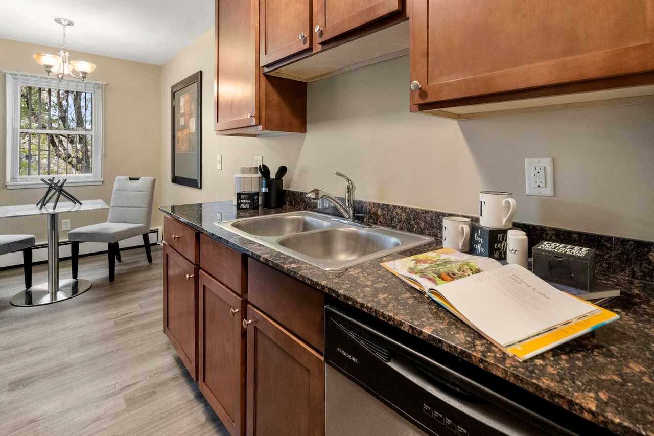 Colonial Terrace Apartments - Photo 6 of 27