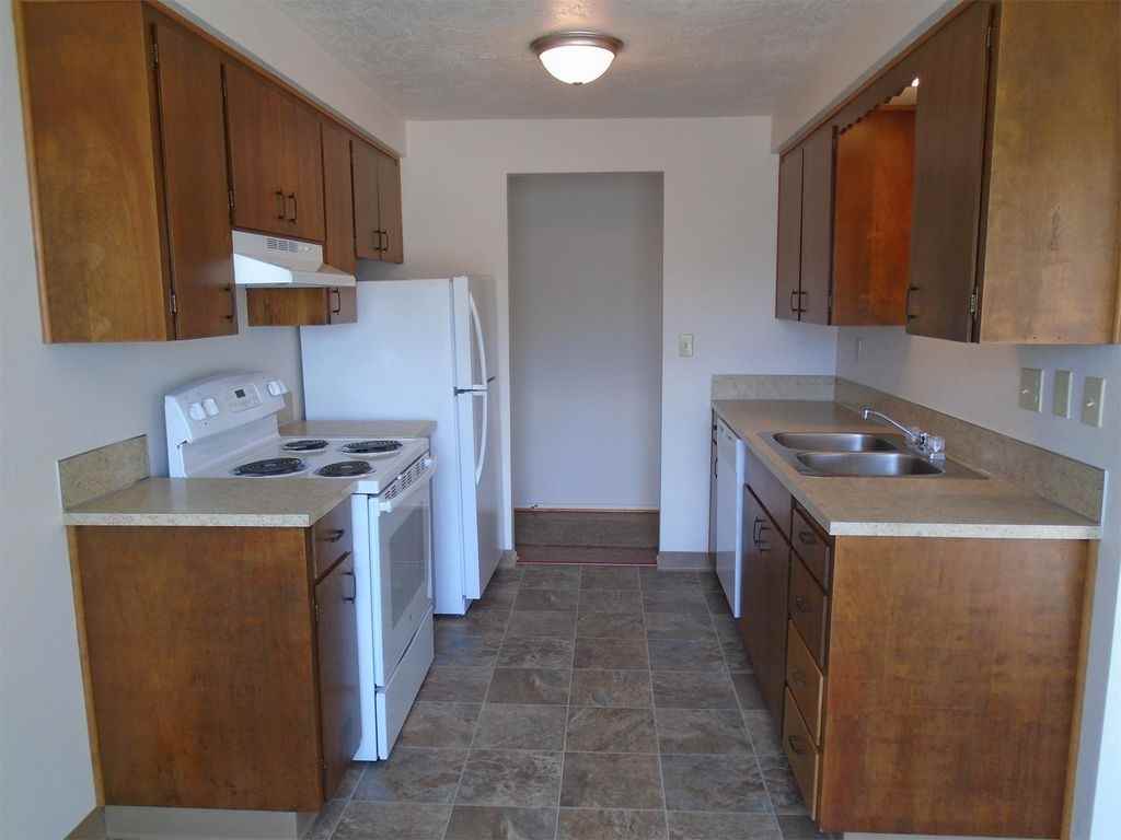 1125 Wyatt Ave Se #5 - Photo 3 of 18