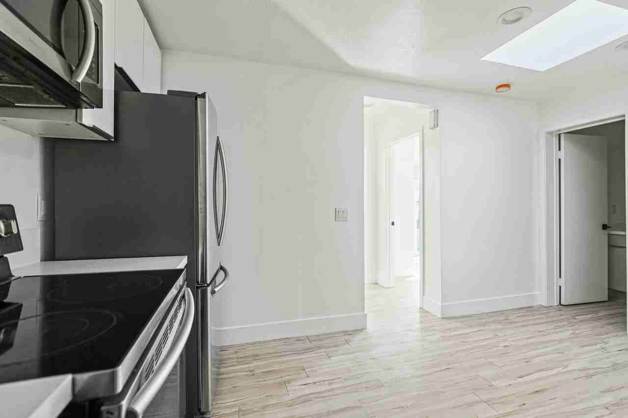 850 North Van Ness Avenue, Unit 2 - Photo 5 of 36