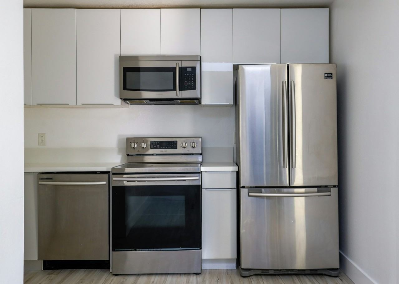 850 North Van Ness Avenue, Unit 2 - Photo 6 of 36