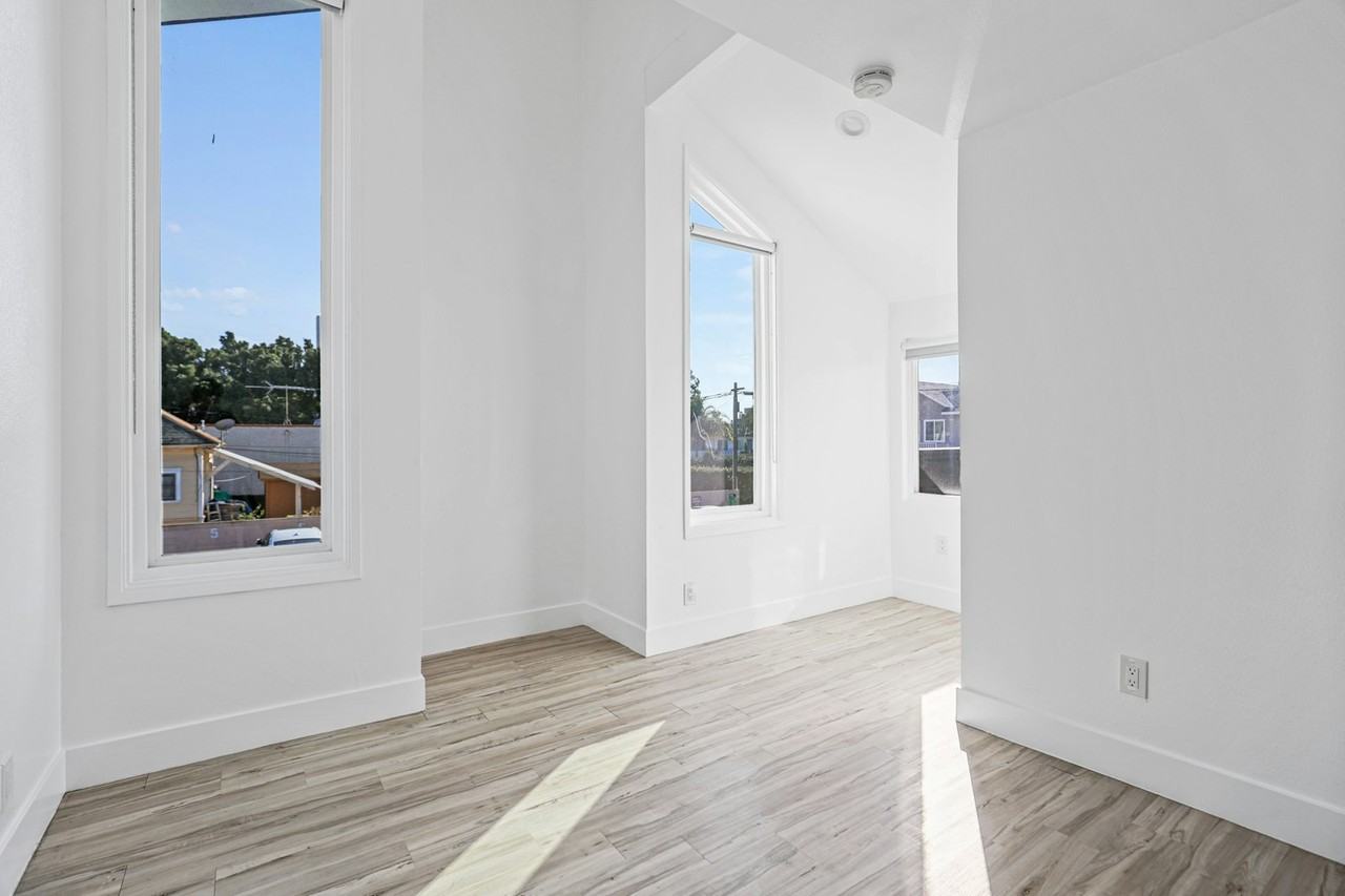 850 North Van Ness Avenue, Unit 2 - Photo 7 of 36