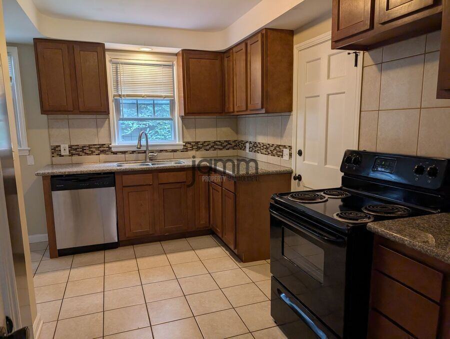 3580 Normandy Rd Lowr #1 - Photo 5 of 21