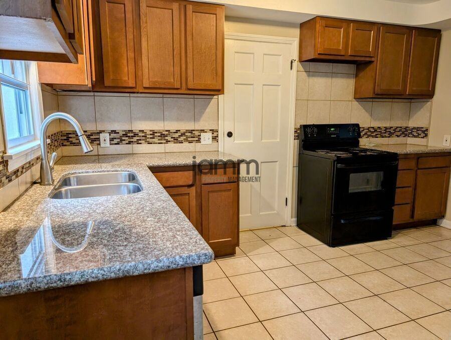 3580 Normandy Rd Lowr #1 - Photo 7 of 21