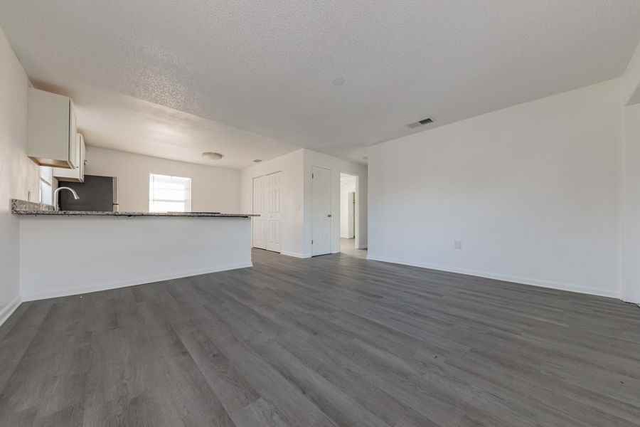 151 Avenue C Se #B - Photo 2 of 8