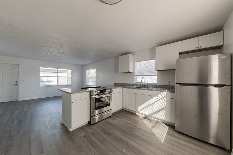 151 Avenue C Se #B - Photo 4 of 8
