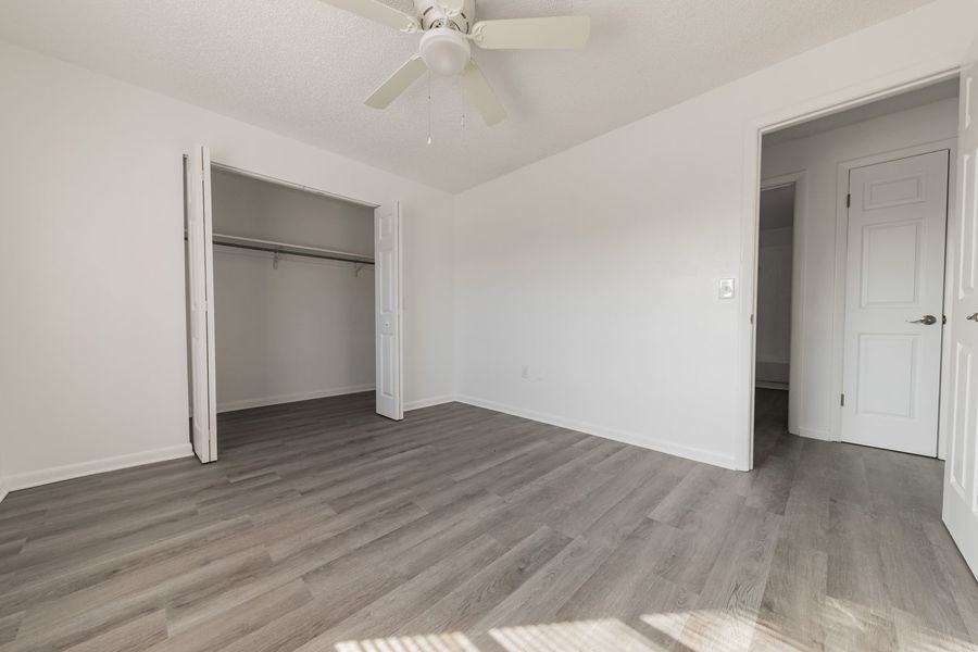 151 Avenue C Se #B - Photo 5 of 8