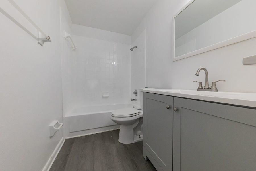 151 Avenue C Se #B - Photo 6 of 8