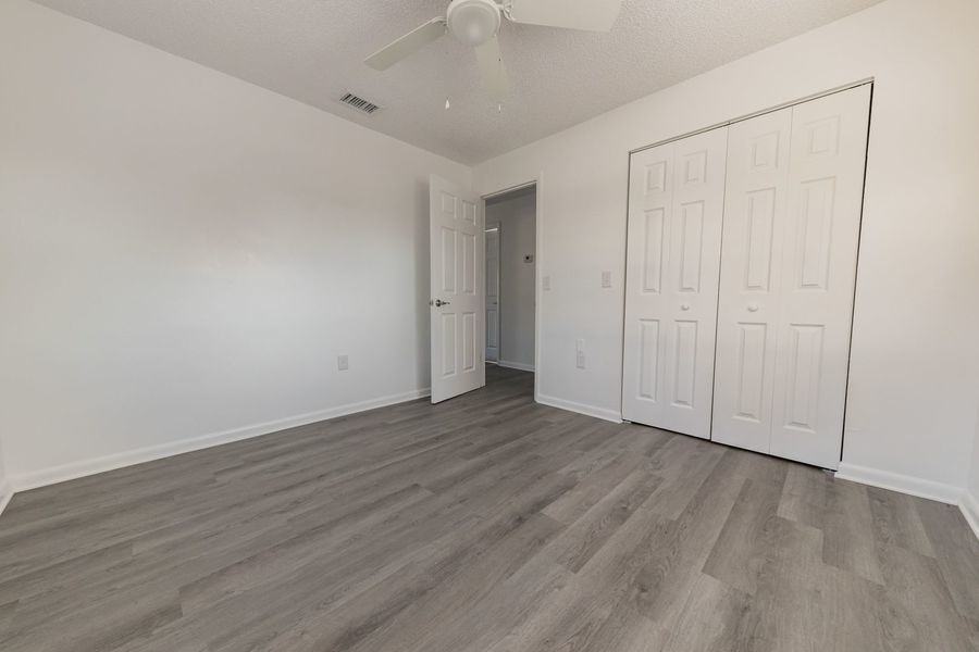 151 Avenue C Se #B - Photo 7 of 8