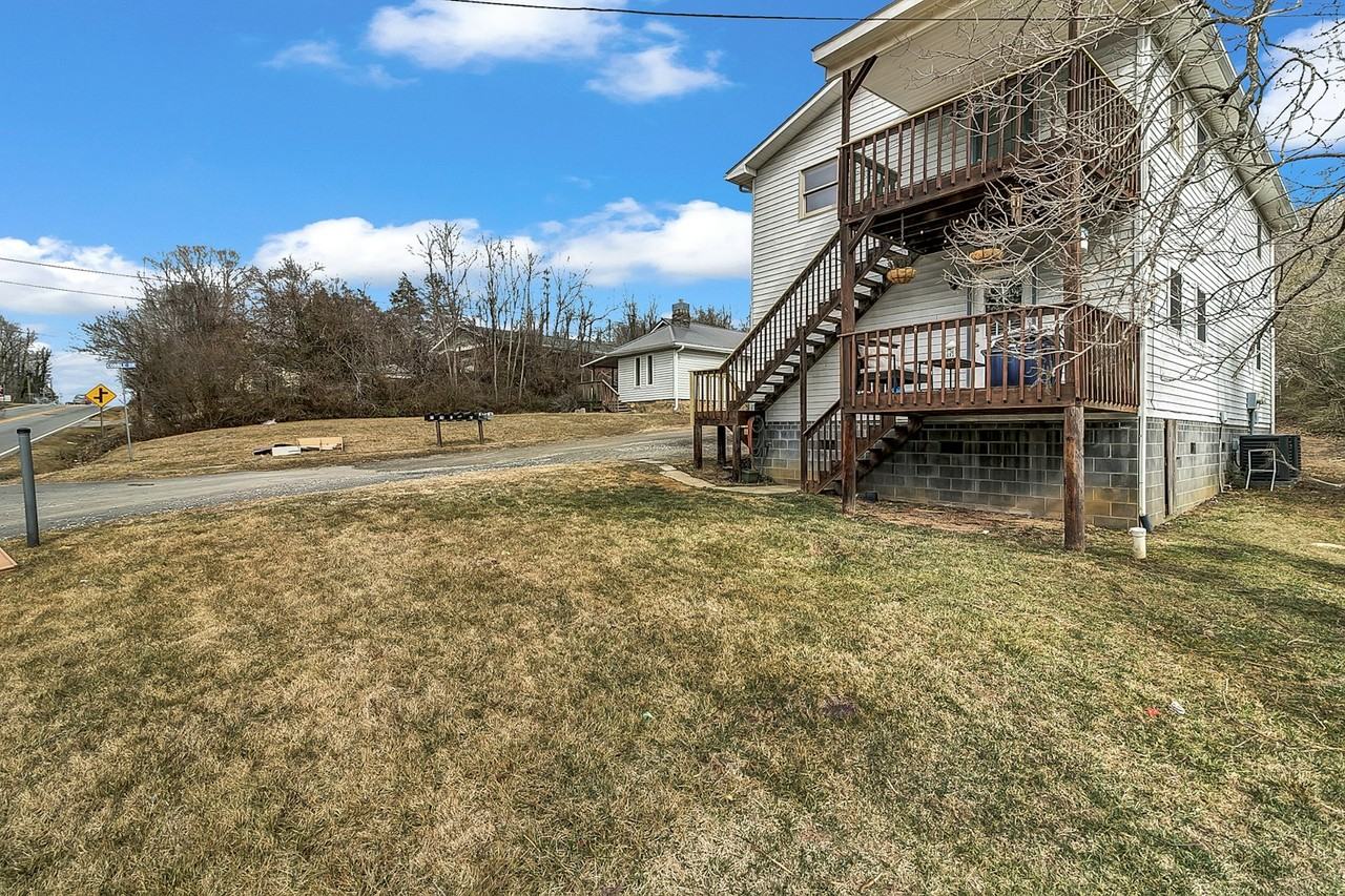1 Cobble Drive, Unit B - Photo 2 of 28