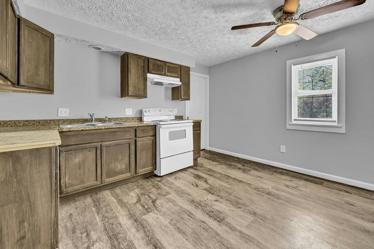 1724 Lexington Avenue - Photo 5 of 16