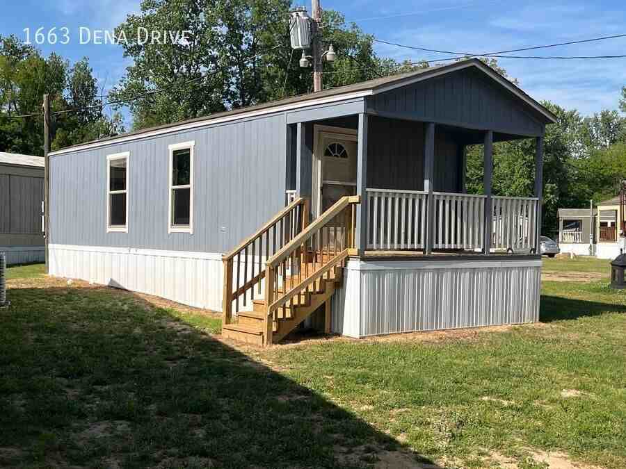 1663 Dena Dr