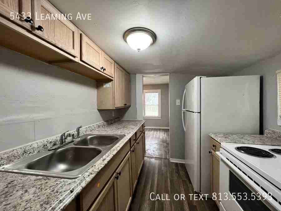 5433 Leaming Ave - Photo 3 of 11