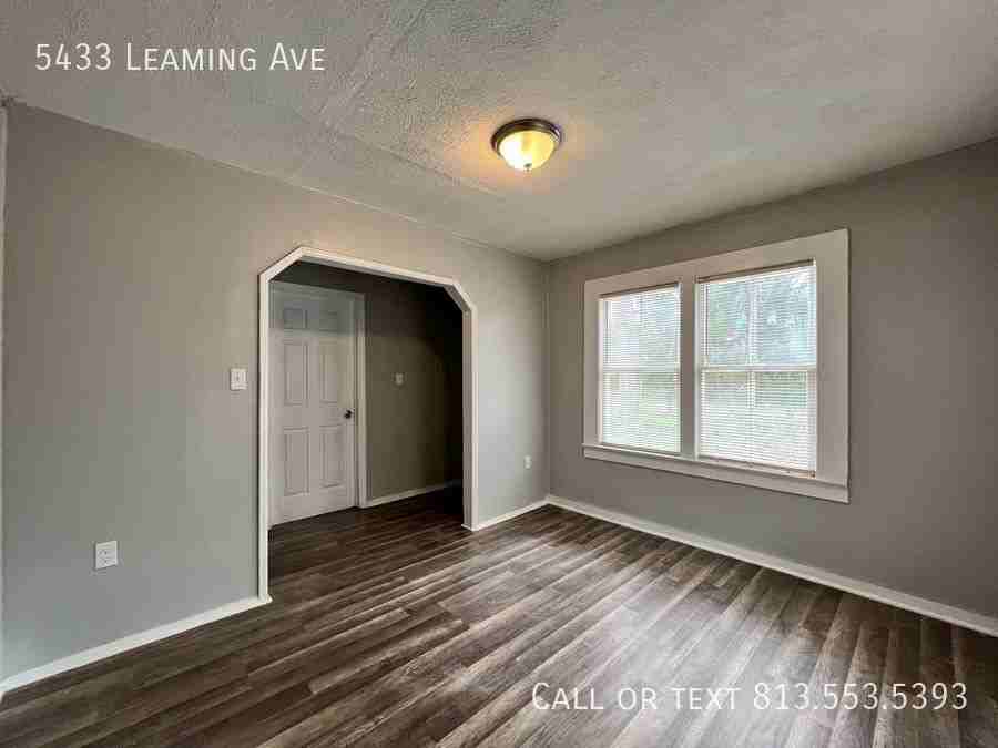 5433 Leaming Ave - Photo 4 of 11