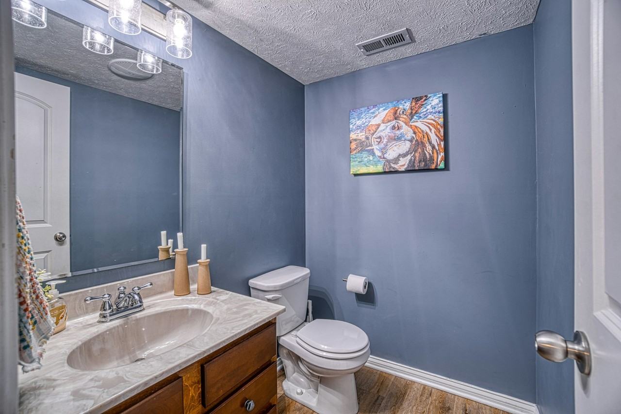 4880 Imperial Drive - Photo 6 of 50