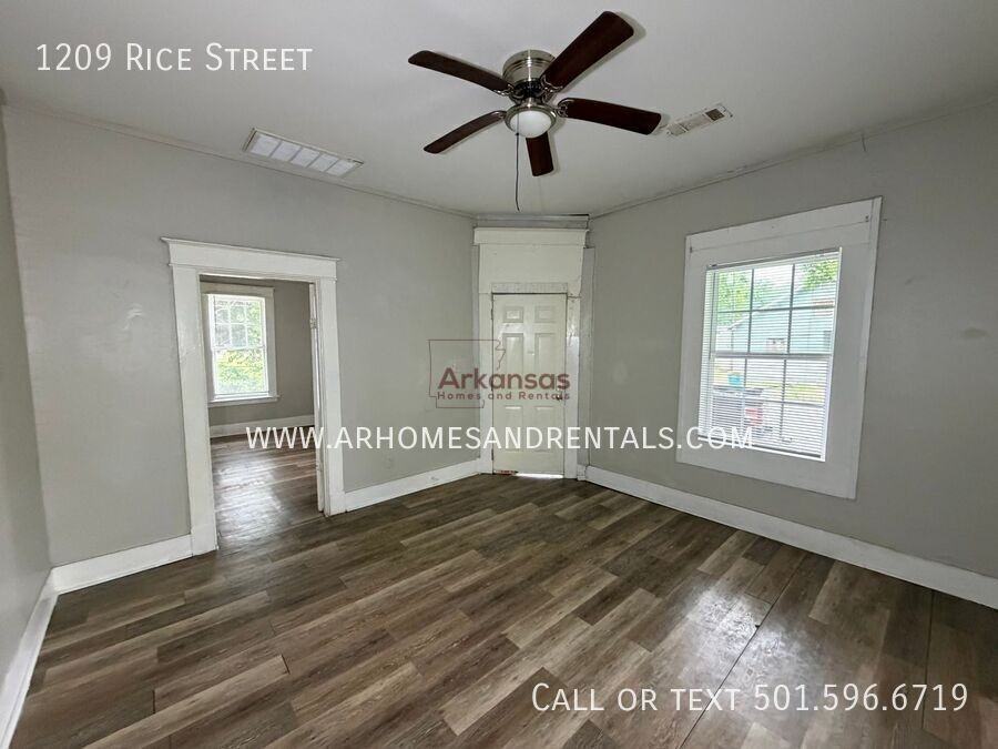 1209 Rice St - Photo 2 of 9