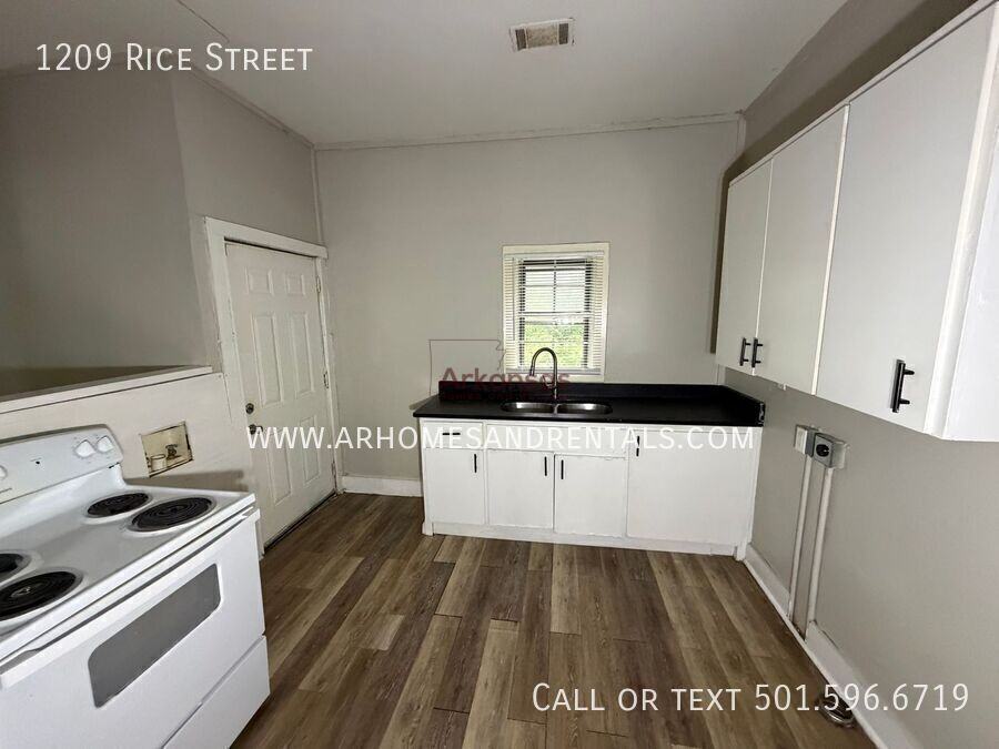 1209 Rice St - Photo 4 of 9