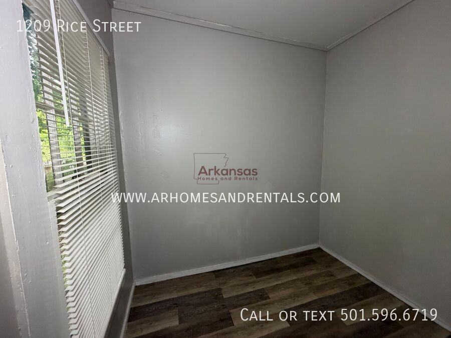 1209 Rice St - Photo 5 of 9