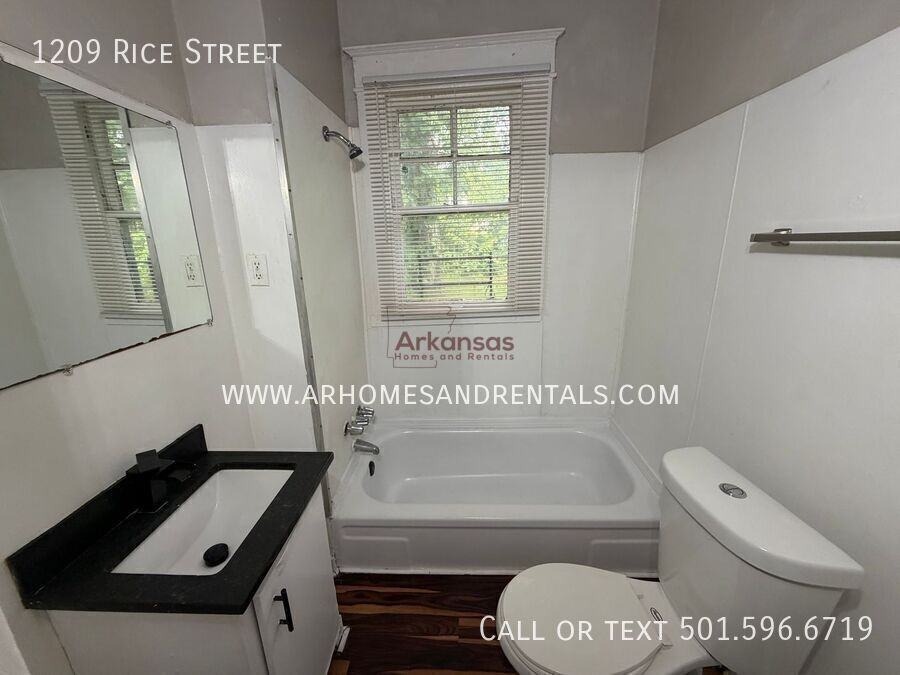 1209 Rice St - Photo 6 of 9