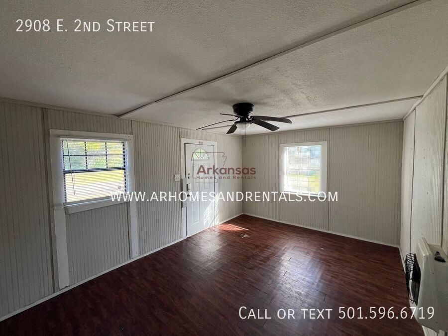 2908 E 2nd St - Photo 4 of 9
