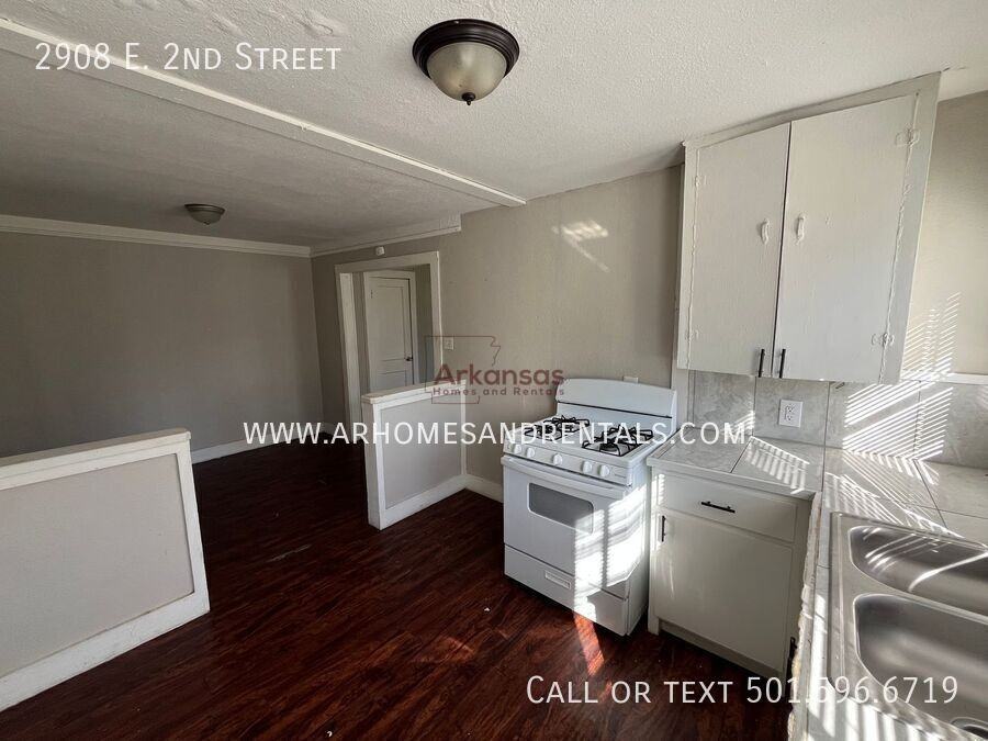 2908 E 2nd St - Photo 5 of 9