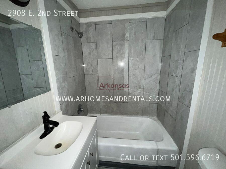 2908 E 2nd St - Photo 7 of 9
