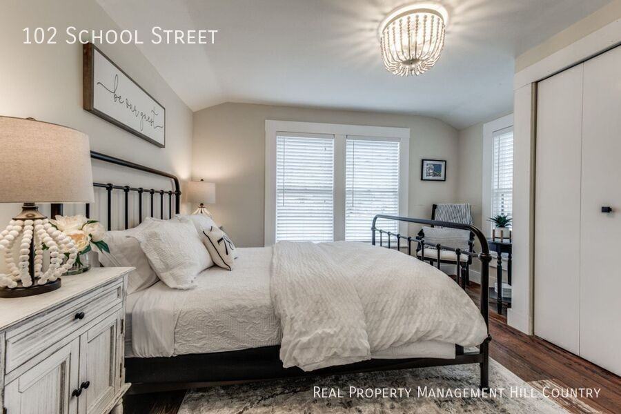 102 N School St - Photo 4 of 21