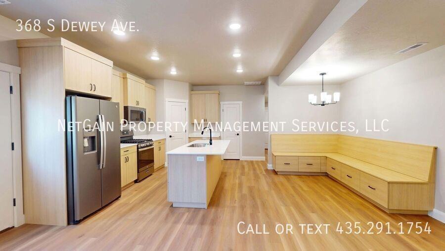 368 S Dewey Ave - Photo 4 of 37